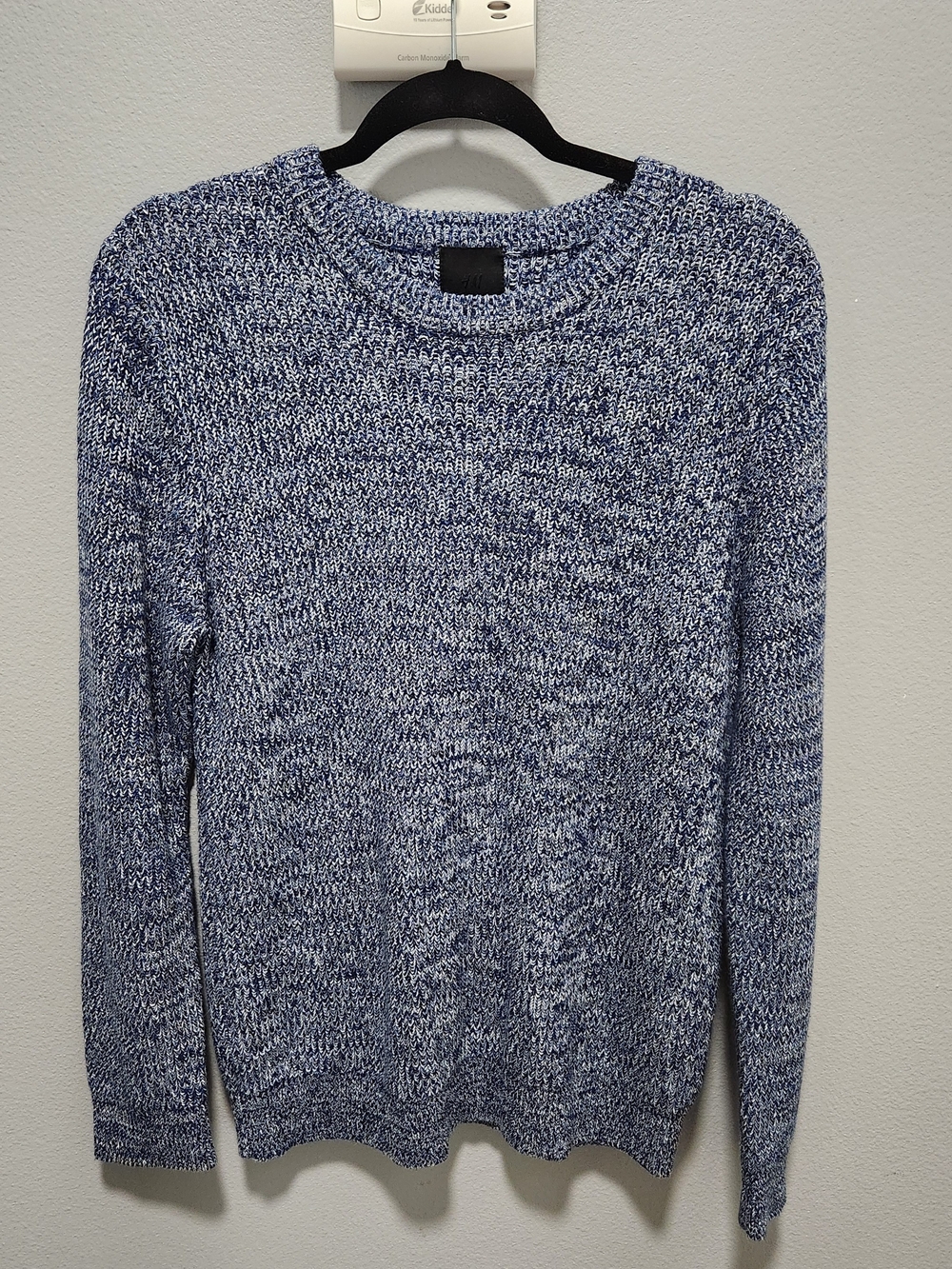 H&M Men's Marled Navy and White Crewneck Sweater